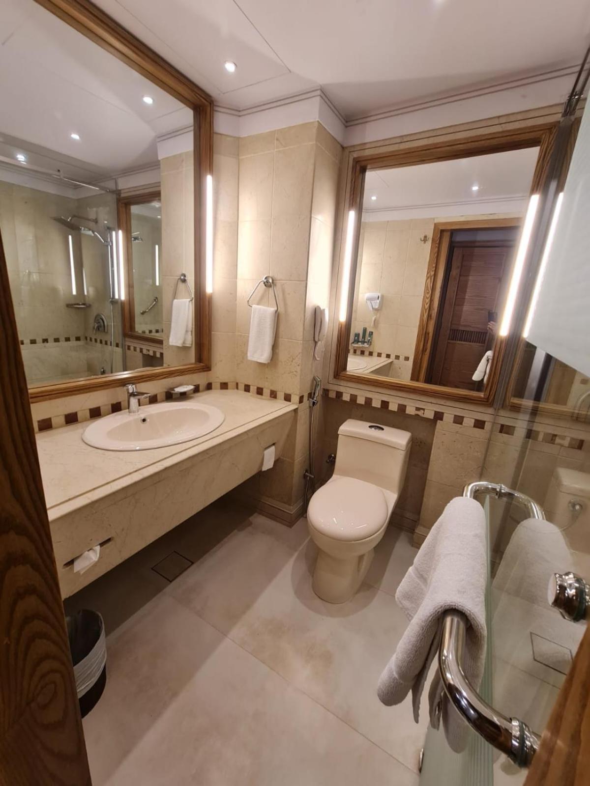 Hotel Crown Plaza Islamabad Luaran gambar