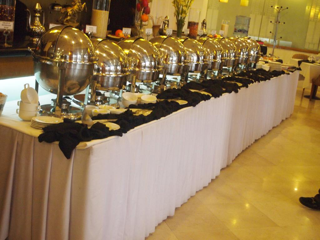 Hotel Crown Plaza Islamabad Luaran gambar